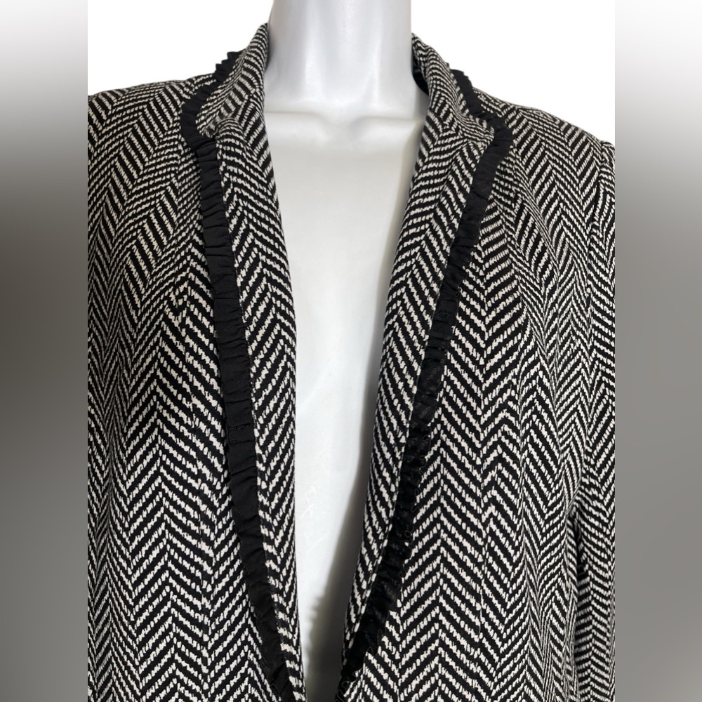 Chico’s blazer size 8 petite black & white herringbone jacket blazer 🖤🖤 - Picture 2 of 11
